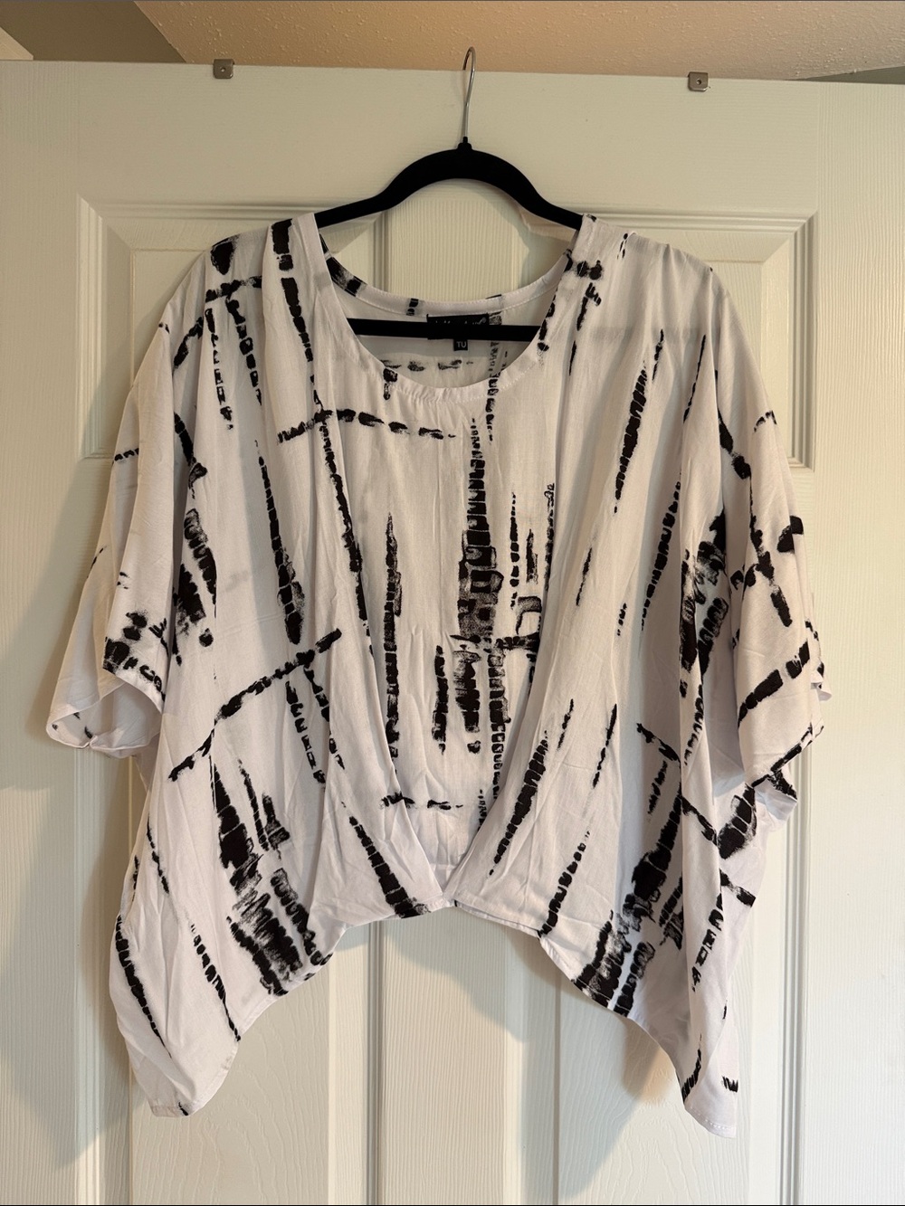 Relaxed Black & White Tie-Dye Pattern Dolman Top - Women's